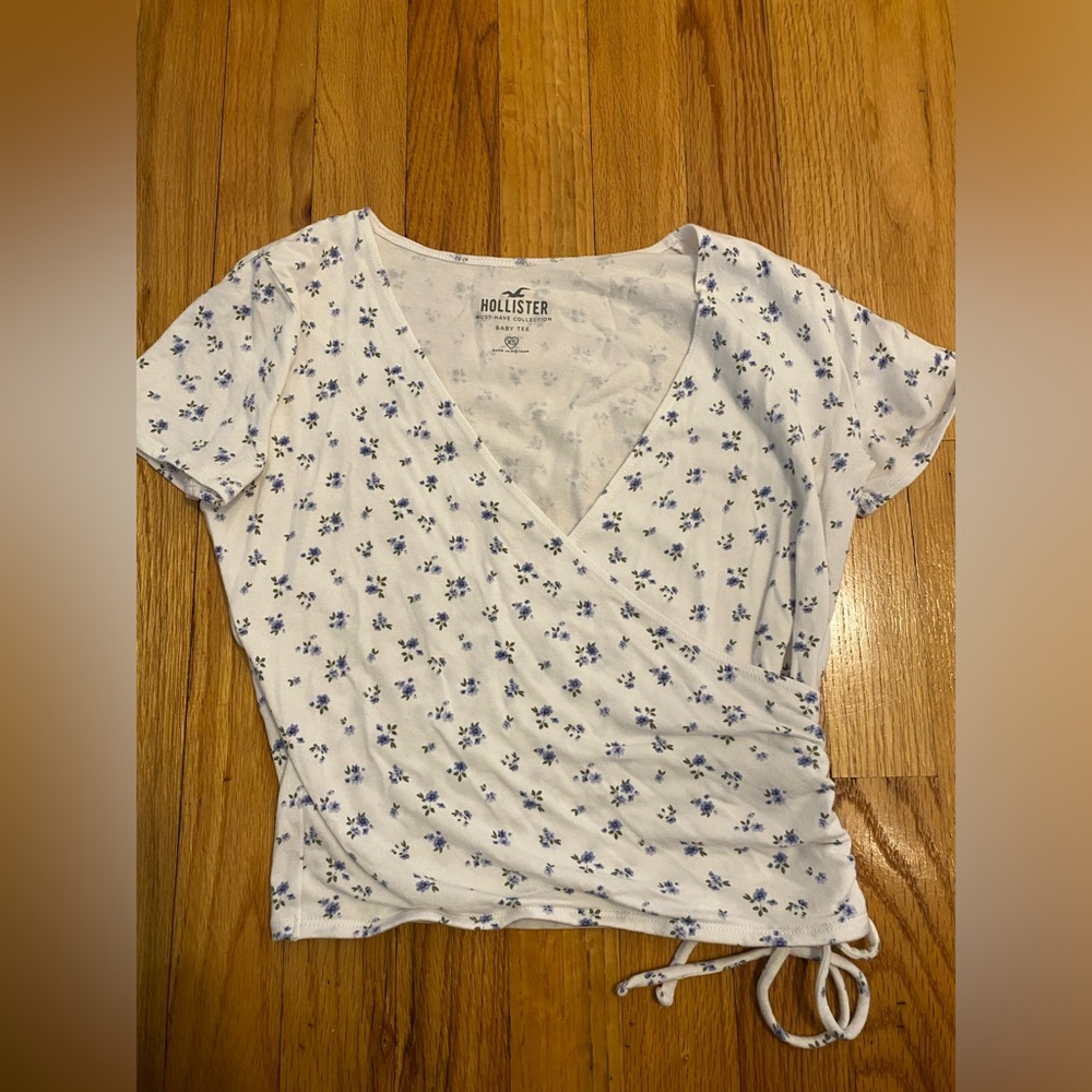 Hollister floral cropped wrap tee!